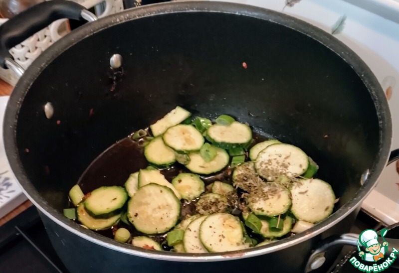 Рисовая запеканка из цуккини и кукурузы