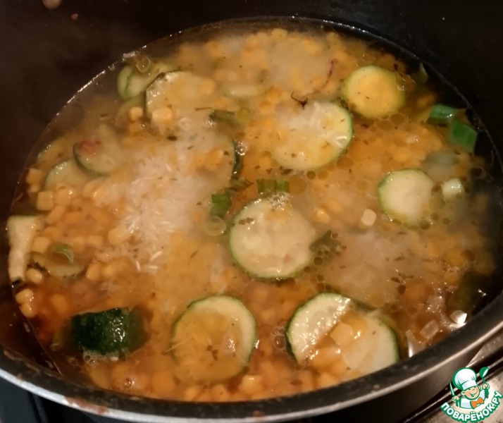 Рисовая запеканка из цуккини и кукурузы