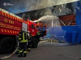 Россия нанесла удар по логистическому центру Эпицентра под Киевом | ФОТО