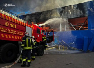 Россия нанесла удар по логистическому центру Эпицентра под Киевом | ФОТО