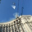 Россия нанесла удар по зданию правительства. Пожар тушат с вертолета | ФОТО