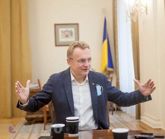 Садовый заявил, что «прослушку» в его кабинете нашли после визита Свириденко и Стефанчука