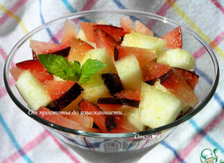 Шоколадно-дынный десерт со сливой