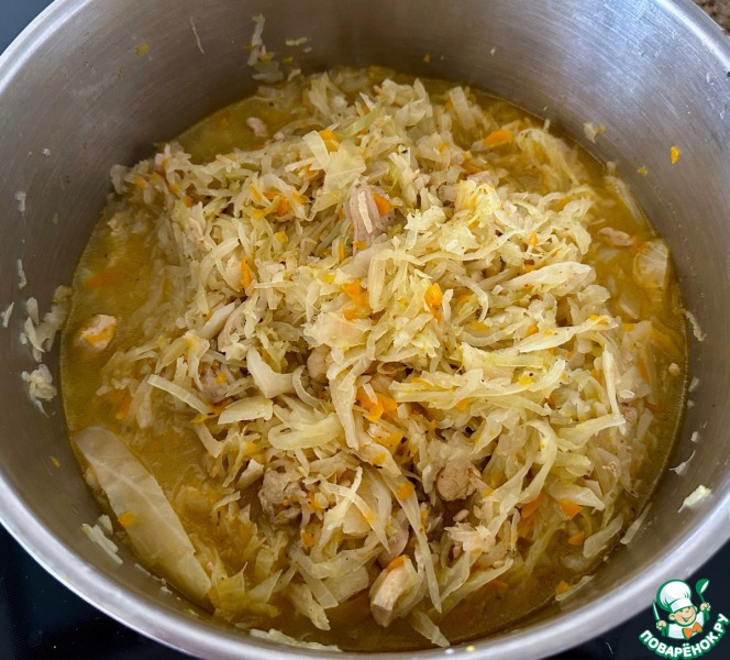 Солянка с курицей. Без масла, но на курином бульоне