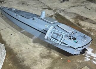 Турецкие рыбаки нашли морской дрон, который может принадлежать Украине | ВИДЕО