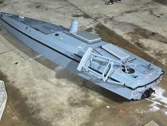 Турецкие рыбаки нашли морской дрон, который может принадлежать Украине | ВИДЕО