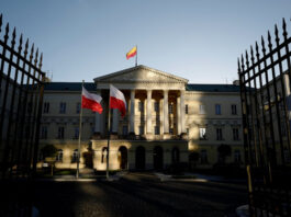 В Варшаве над правительственными зданиями обезвредили дрон, задержаны два белоруса