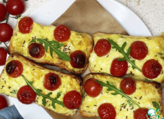 Запечённые булочки с сыром и помидорами