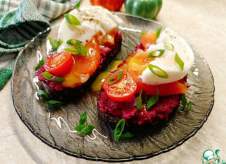 Бутерброд с форелью и яйцом