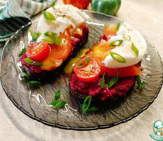 Бутерброд с форелью и яйцом