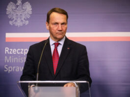 Европа должна готовиться: Сикорский заявил, что Украина планирует войну еще на три года