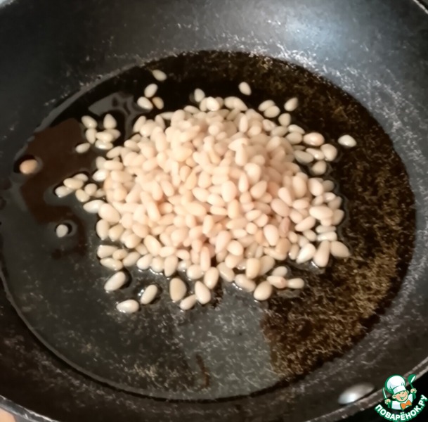 Фасоль с помидорами и кедровыми орешками