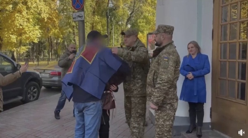Из оккупированной Луганщины освободили двух украинских военных, которые находились в плену и рабстве | ВИДЕО
