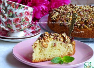 Яблочный пирог с ореховой шапочкой