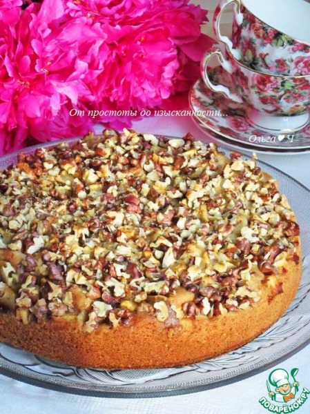 Яблочный пирог с ореховой шапочкой