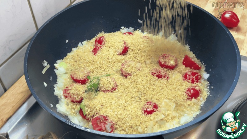 Яичница с булгуром и помидорами