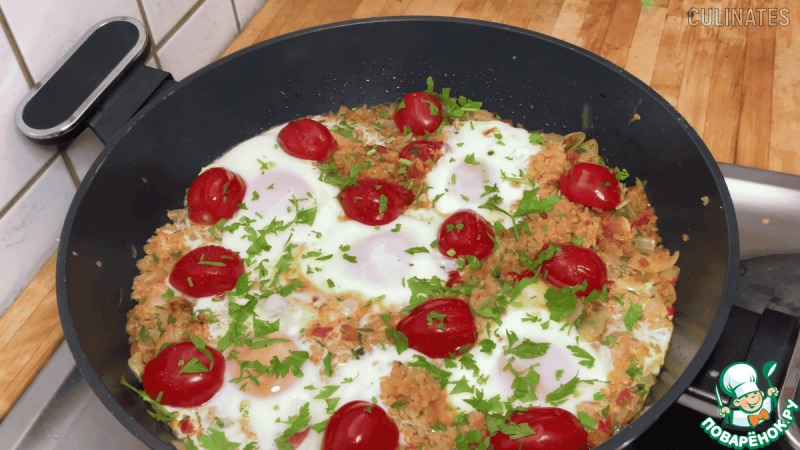 Яичница с булгуром и помидорами