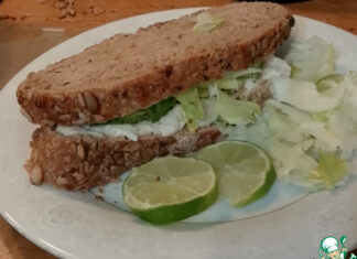 Крабовый сэндвич с огурцом и лаймом