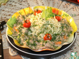 Куриная печень с грибами в соусе