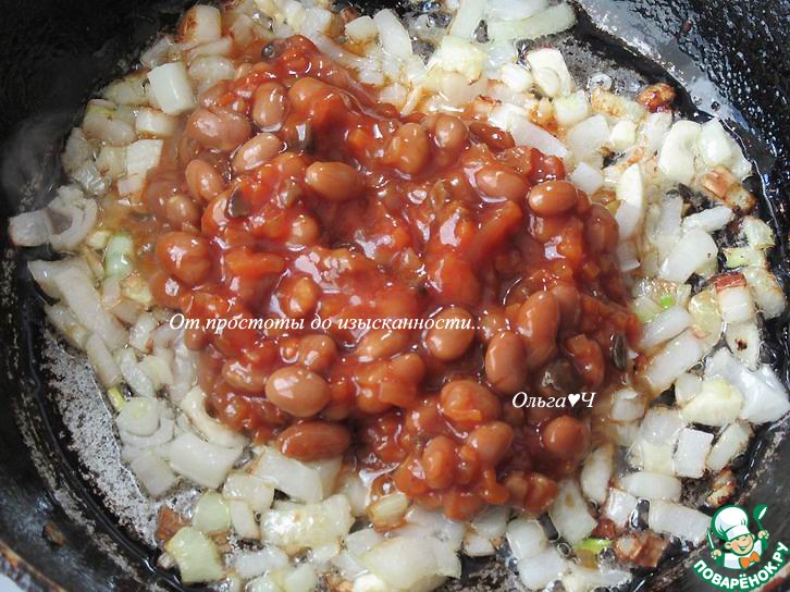 Менемен с фасолью и луком