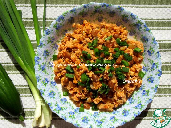 Менемен с фасолью и луком