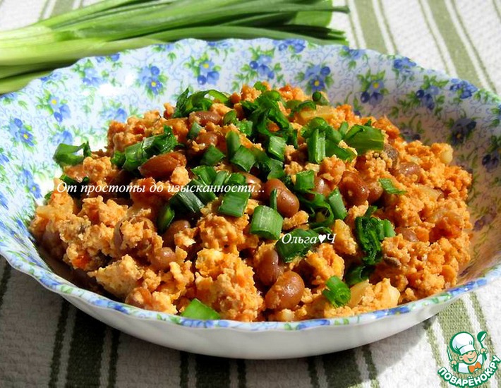 Менемен с фасолью и луком