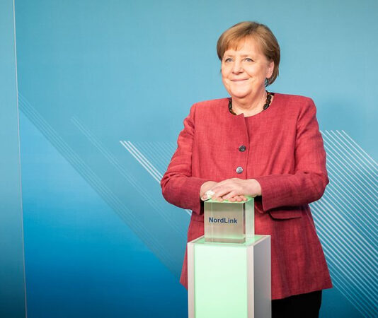 Меркель возложила часть вины за войну в Украине на Польшу и страны Балтии