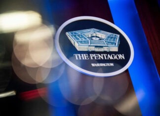 NYT раскрыл имя благотворителя, который передал 130 млн долларов на зарплаты военным США