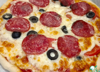 Пицца с салями