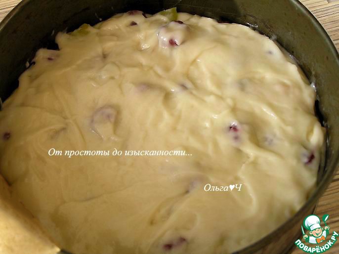 Постная шарлотка с малиной и яблоками
