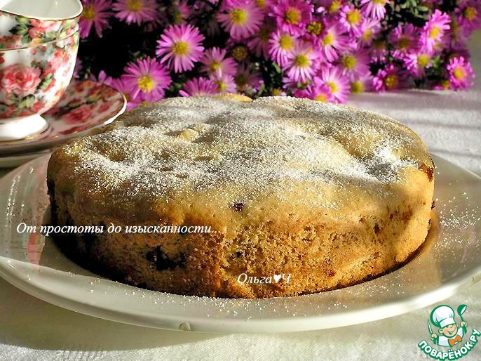 Постная шарлотка с малиной и яблоками