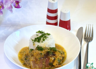 Рулетики из фарша в сливочном соусе