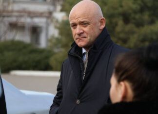 СБУ показала российский паспорт Труханова. Он отреагировал