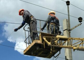 «Шахед» ударил по бригаде энергетиков в Киевской области. Два человека были ранены