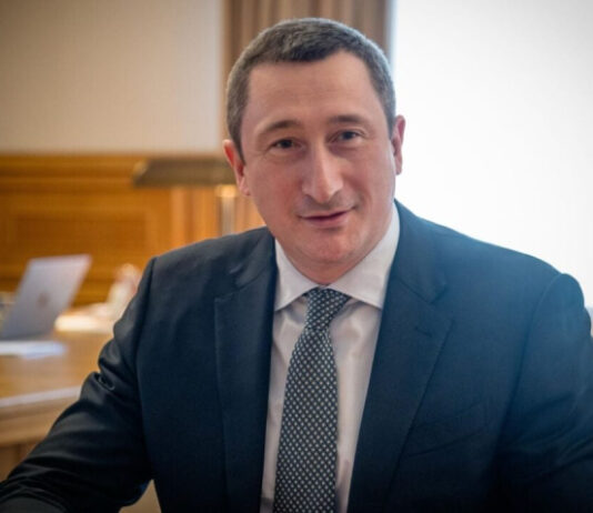 СМИ: Чернышов строил коттеджный городок во время войны. НАБУ провело десятки обысков