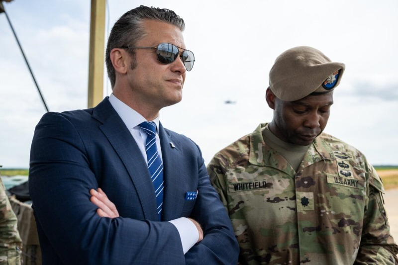 СМИ: Хегсет хочет ограничить возможности военных США жаловаться на командиров