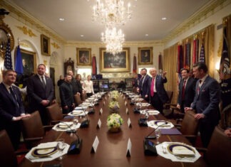 Трамп говорит, что не требовал от Зеленского отдать весь Донбасс, и заявил о гарантиях безопасности для Киева и Москвы