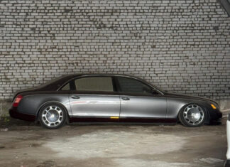 В Украине выставили на продажу заброшенный люксовый лимузин Maybach | ФОТО
