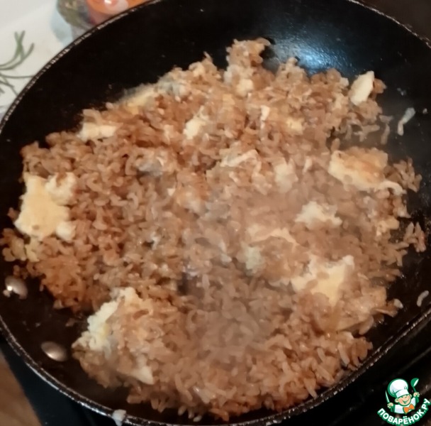 Жареный рис с крабом и яйцом