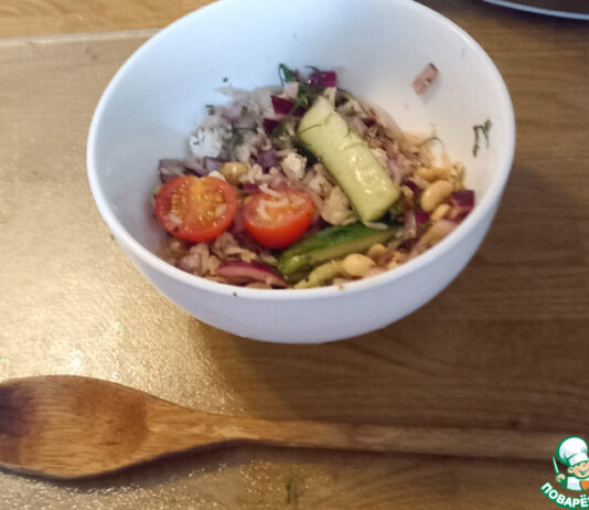 Жареный рис с овощами и травами