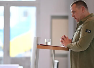 Зима не будет простой: Филатов призвал включать отопление украинцам «как можно позже»