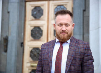 Bihus.Info: «Слуга народа» Камельчук, несмотря на запрет, устроил тур по Европе