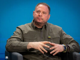 Бутусов: Ермак может доказать «честность» на горячих точках фронта, куда отправлял других порядочных людей