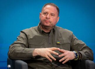 Бутусов: Ермак может доказать «честность» на горячих точках фронта, куда отправлял других порядочных людей