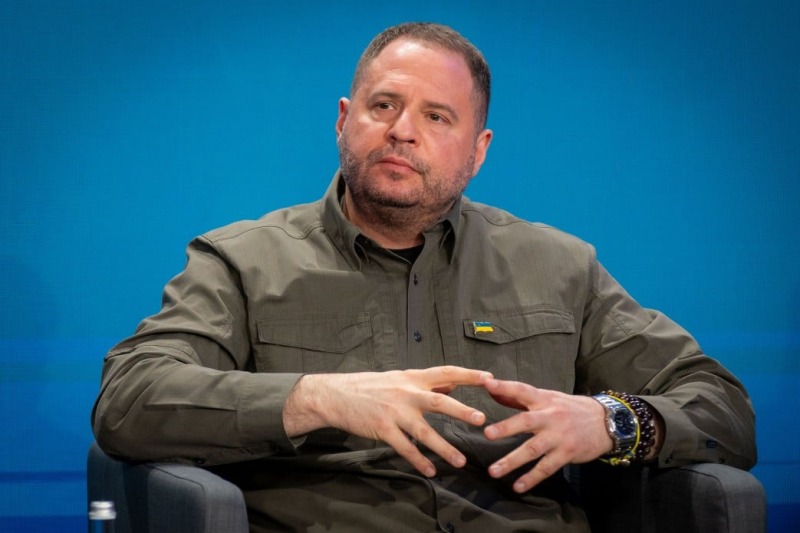 Бутусов: Ермак может доказать «честность» на горячих точках фронта, куда отправлял других порядочных людей