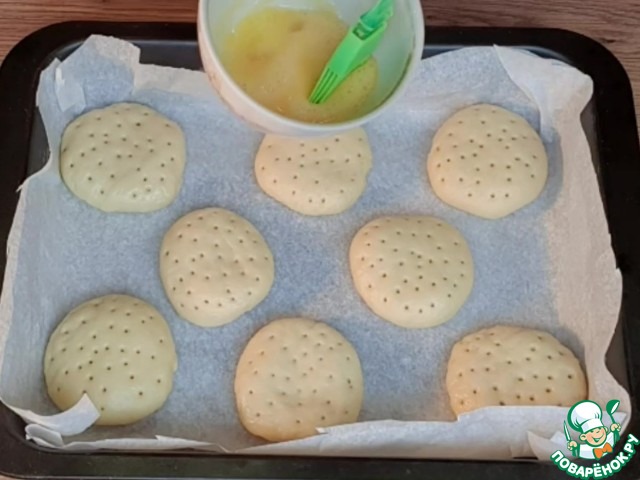 Дрожжевые ванильные булочки на молоке