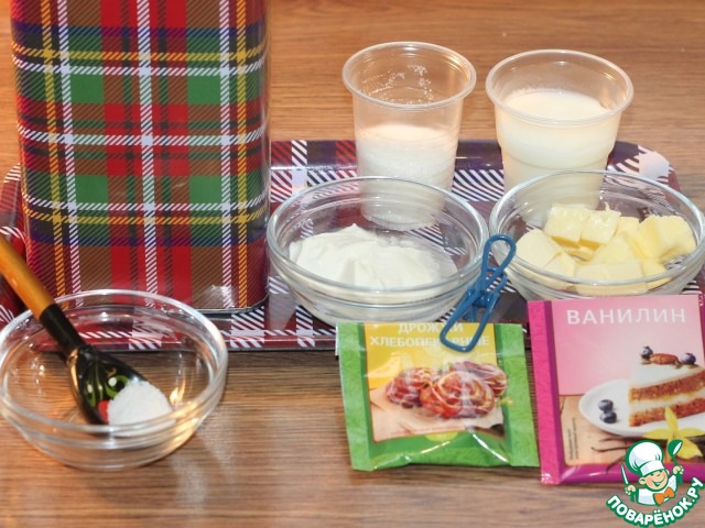 Дрожжевые ванильные булочки на молоке