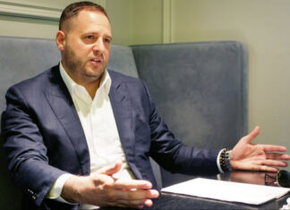 Ермак заявил, что не держит зла на Зеленского