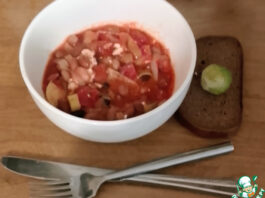 Фасоль с томатами, орегано и фетой