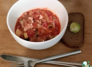 Фасоль с томатами, орегано и фетой